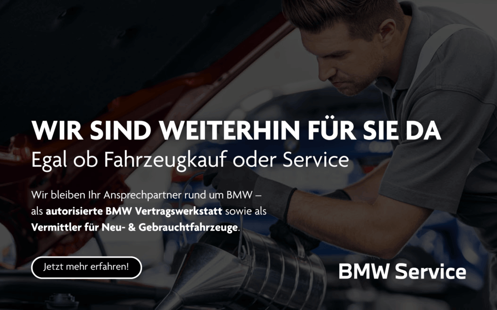 Mechaniker füllt Öl nach. Text: Wir sind weiterhin für Sie da, egal ob Fahrzeugkauf oder Service.