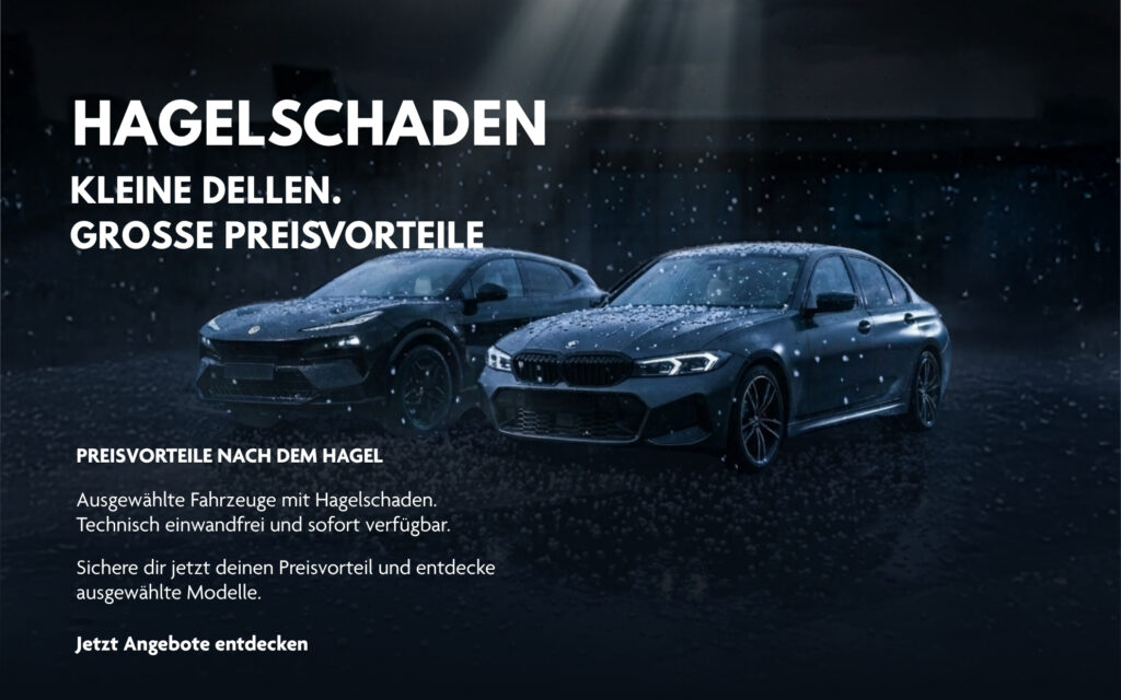 Ein dunkles Pop-up-Werbebanner für Fahrzeuge mit Hagelschaden. Zwei dunkle Autos, eine Limousine und ein Crossover, stehen auf einer dunklen Fläche, während künstliche Hagelkörner auf sie fallen. Oben links steht in großer, weißer, fetter Schrift der Haupttitel „HAGELSCHADEN“. Darunter folgt in etwas kleinerer, weißer Schrift der Slogan: „KLEINE DELLEN. GROSSE PREISVORTEILE“. In der unteren linken Ecke befindet sich ein weißer Textblock. Die Überschrift lautet „PREISVORTEILE NACH DEM HAGEL“. Darunter heißt es: „Ausgewählte Fahrzeuge mit Hagelschaden. Technisch einwandfrei und sofort verfügbar. Sichere dir jetzt deinen Preisvorteil und entdecke ausgewählte Modelle.“ Ganz unten steht in kleinerer weißer Schrift „Jetzt Angebote entdecken“